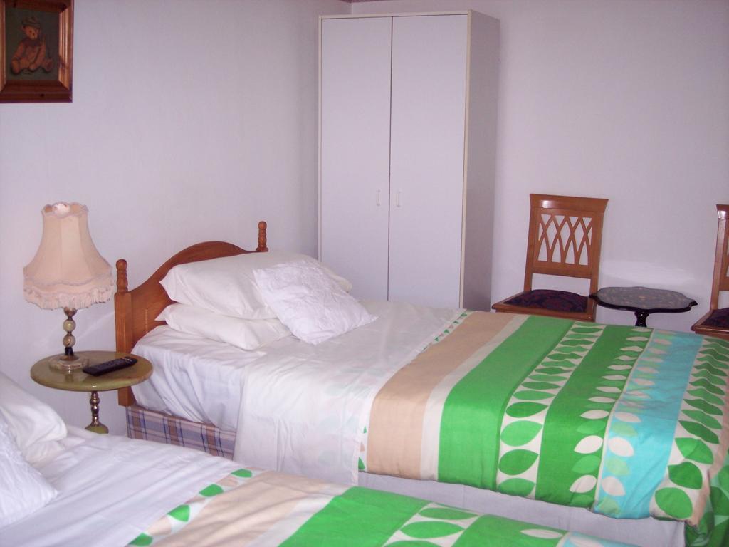Butterfly Guest House Cheadle  Δωμάτιο φωτογραφία