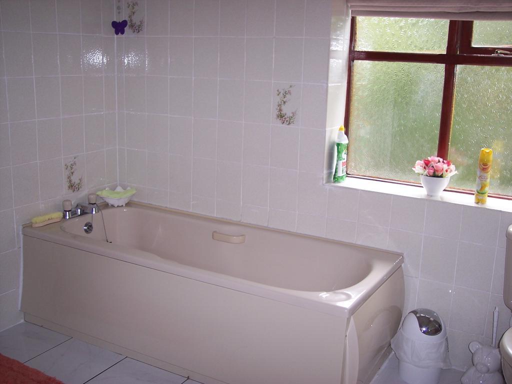 Butterfly Guest House Cheadle  Εξωτερικό φωτογραφία
